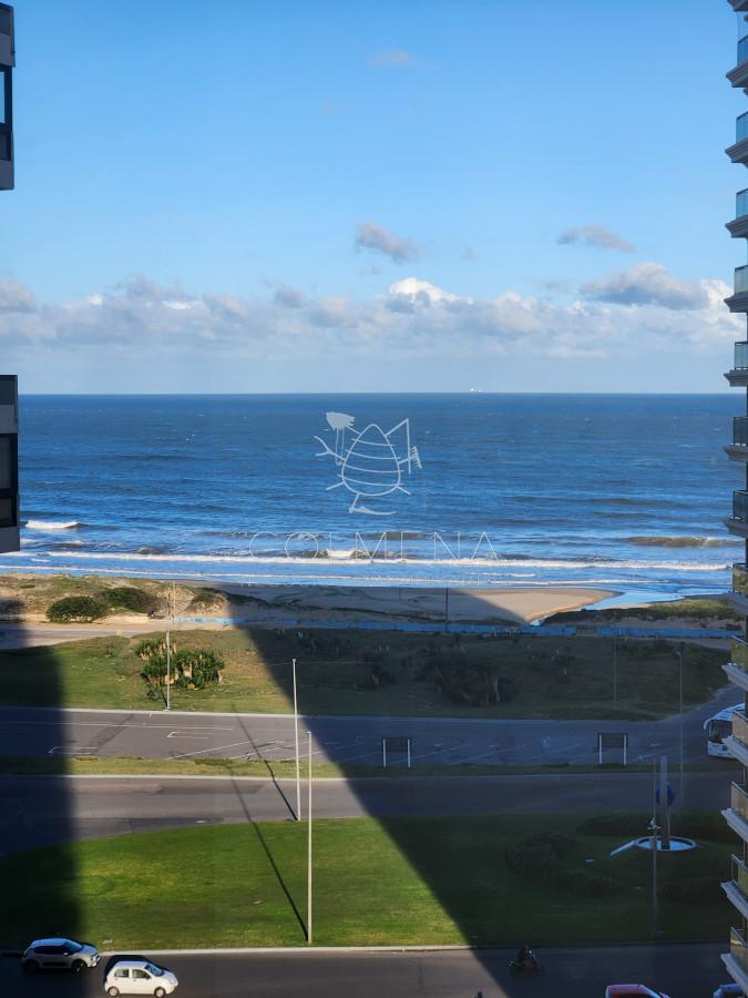 Vende apartamento en Brava, Punta del Este de 2 dormitorios.
