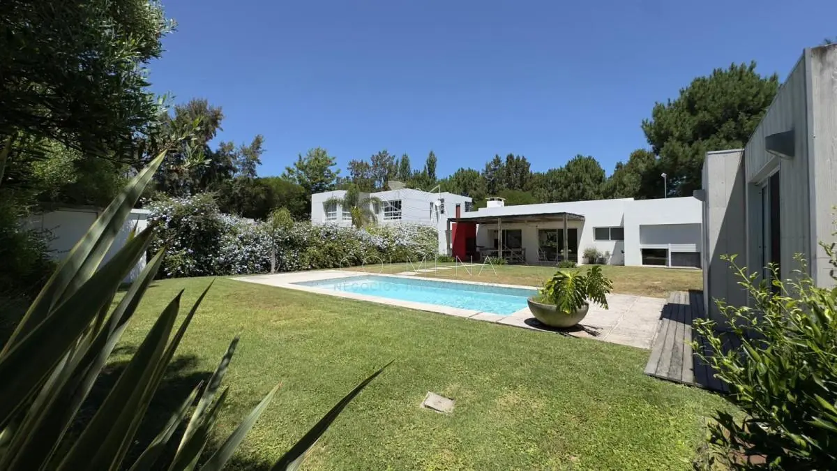 Casa en barrio Privado alquiler Anual 1