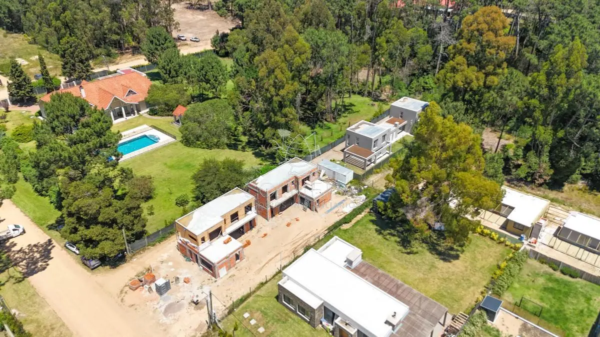 Modernas casas a estrenar en Parque Burnett 3