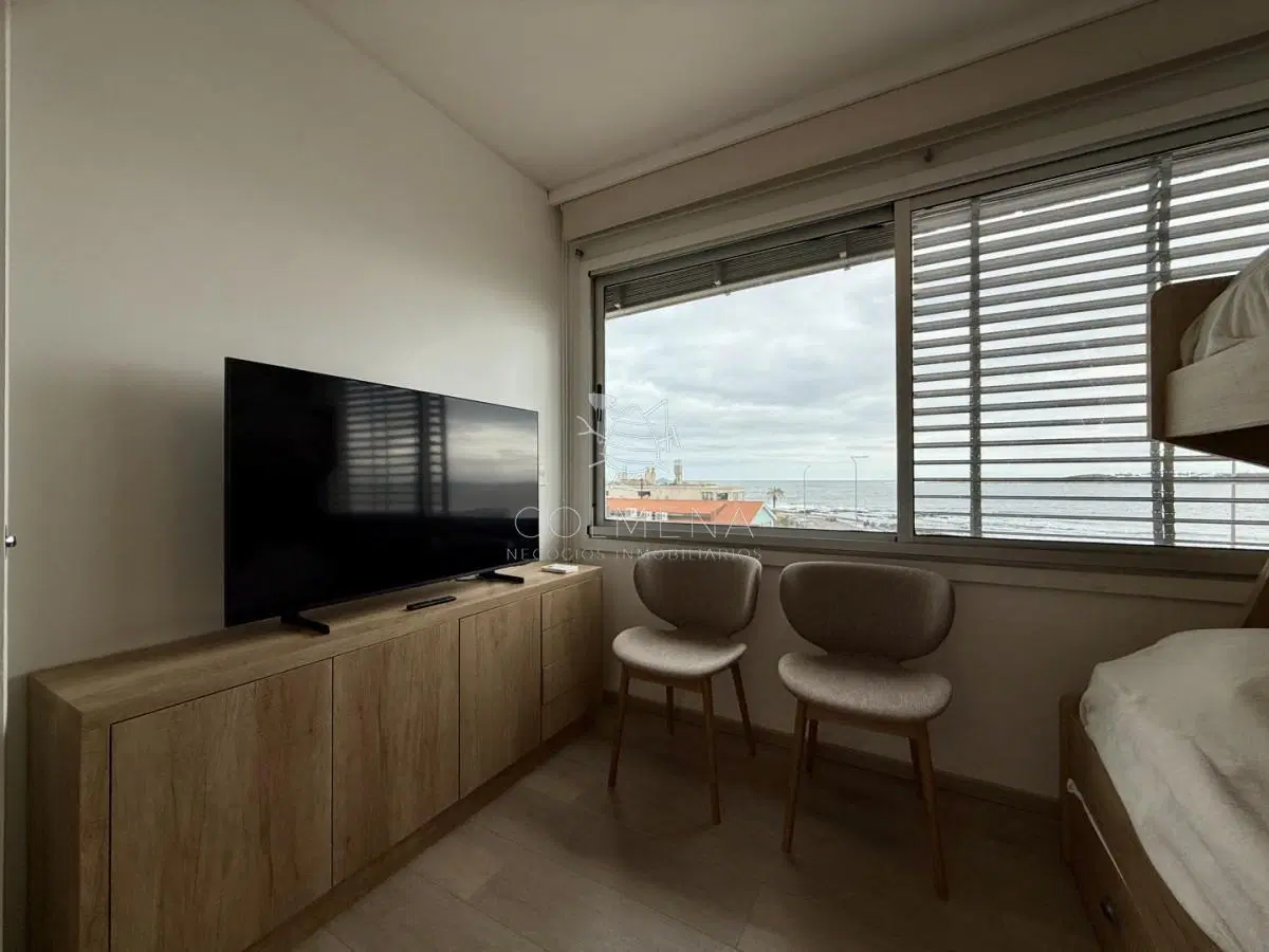 Espectacular departamento en edificio de renombre a mts del puerto 2