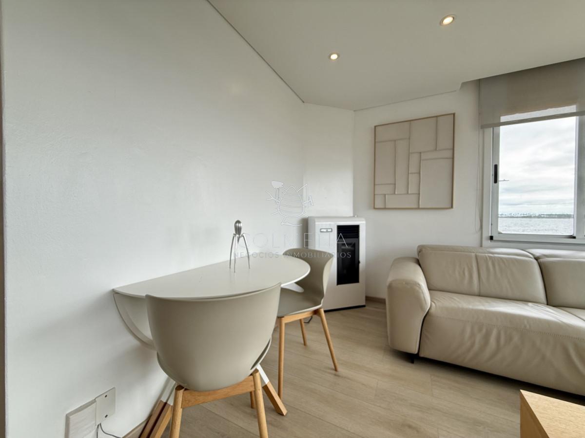 Espectacular departamento en edificio de renombre a mts del puerto