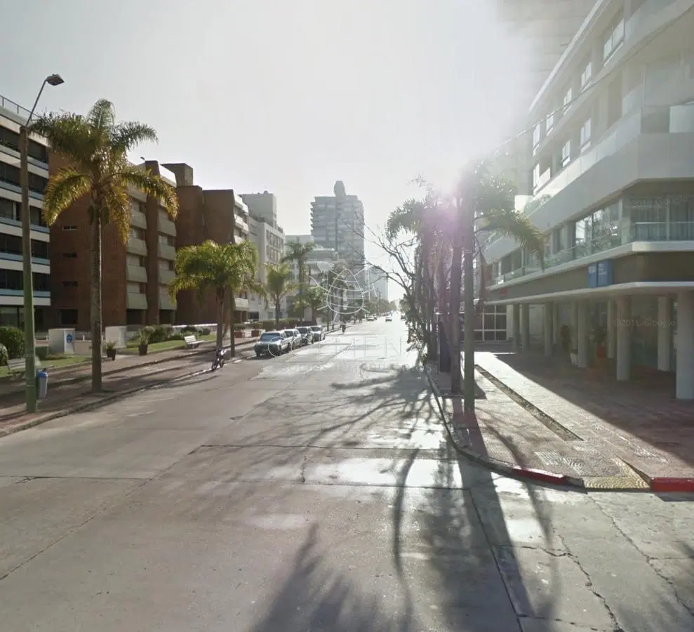 ALQUILER ANUAL - Local comercial de 118 m2 en Gorlero a metros de la rambla del puerto. Consulte!!!! 2
