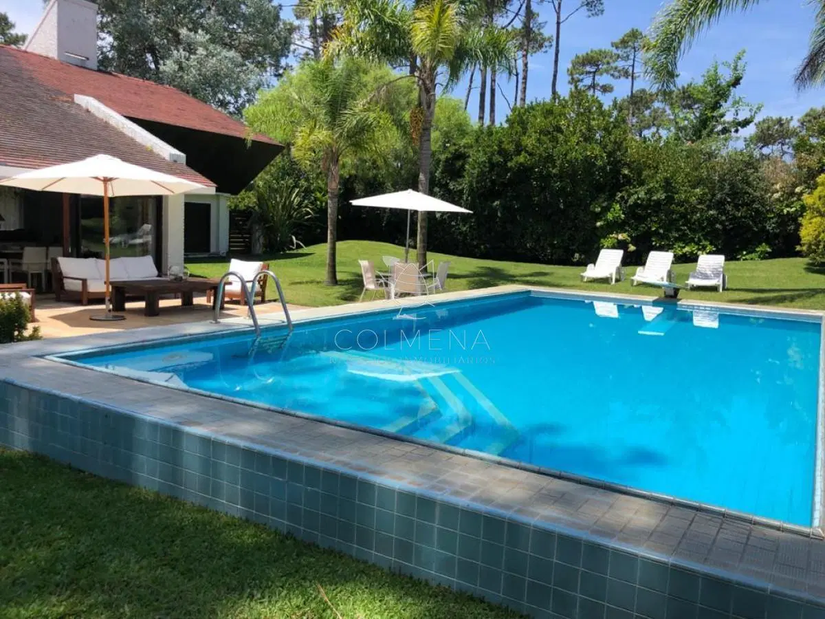 Muy buena propiedad en venta, 5 dormitorios en barrio Cantegril, Punta del Este 4