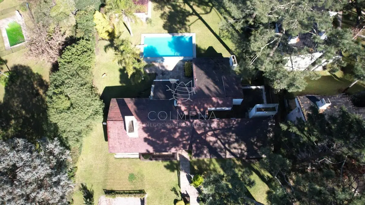 Muy buena propiedad en venta, 5 dormitorios en barrio Cantegril, Punta del Este 3