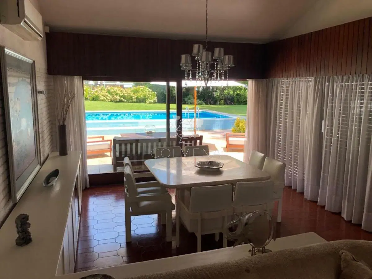 Muy buena propiedad en venta, 5 dormitorios en barrio Cantegril, Punta del Este 8