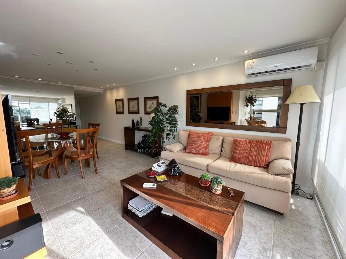 Apartamento de 2 dormitorios y medio en Playa Brava , Punta del este 4