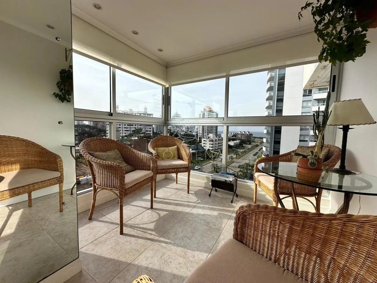 Apartamento de 2 dormitorios y medio en Playa Brava , Punta del este 2