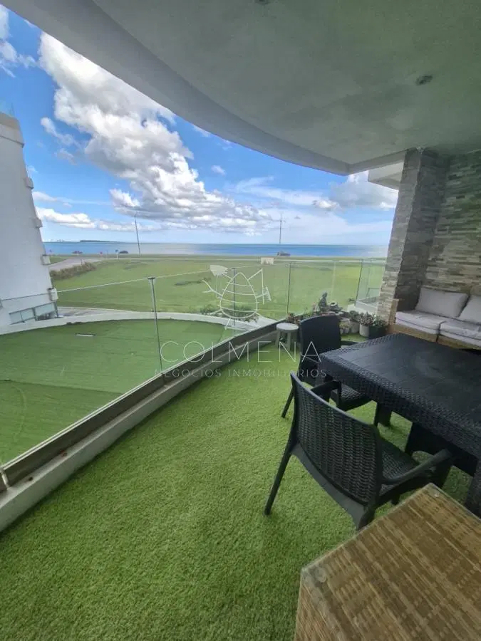 Apartamento en venta primera linea Playa Mansa Punta del Este 2 dormitorios 2