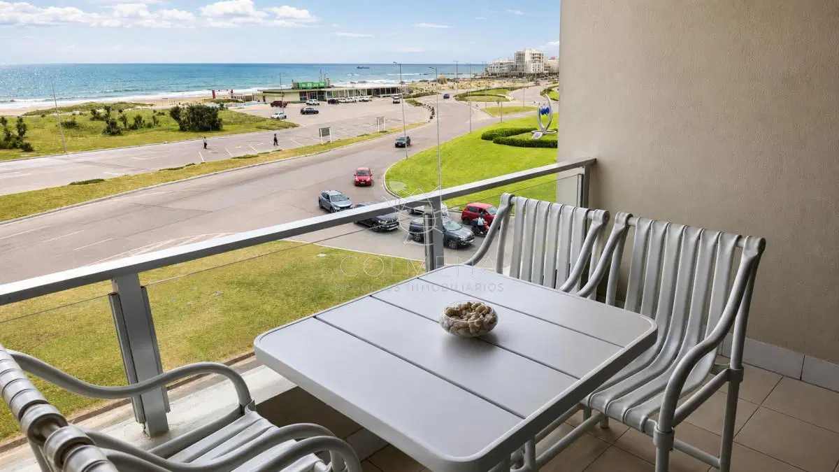 Vende apartamento de 2 dormitorios en Punta del Este Playa Brava 5