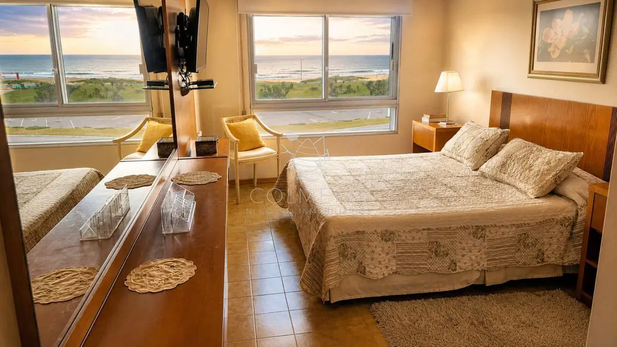 Vende apartamento de 2 dormitorios en Punta del Este Playa Brava 4
