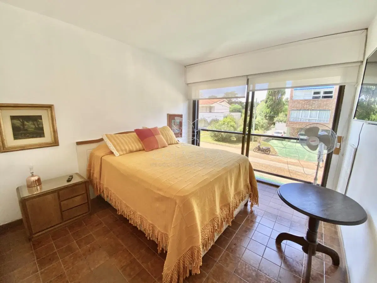 OPORTUNIDAD EN PLAYA MANSA FRENTE AL MAR APARTAMENTO DE 3 DORMITORIOS 2