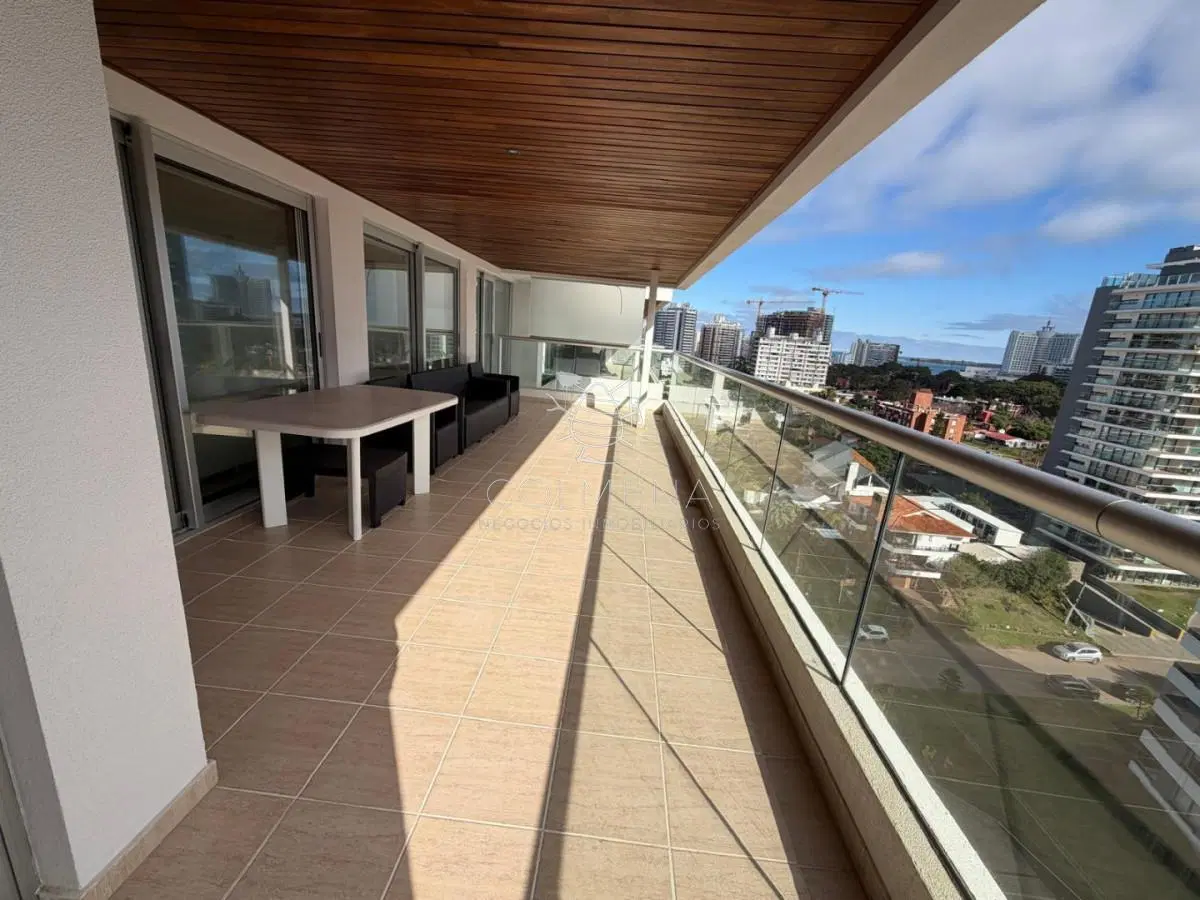 Espectacular apartamento en venta en playa brava, 2 dormitorios y medio. 4