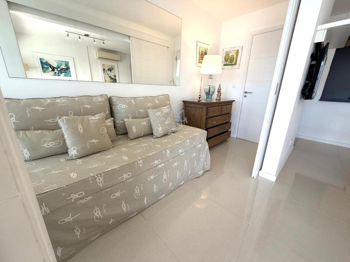 Foto de Espectacular apartamento en venta en playa brava, 2 dormitorios y medio., imagen 4