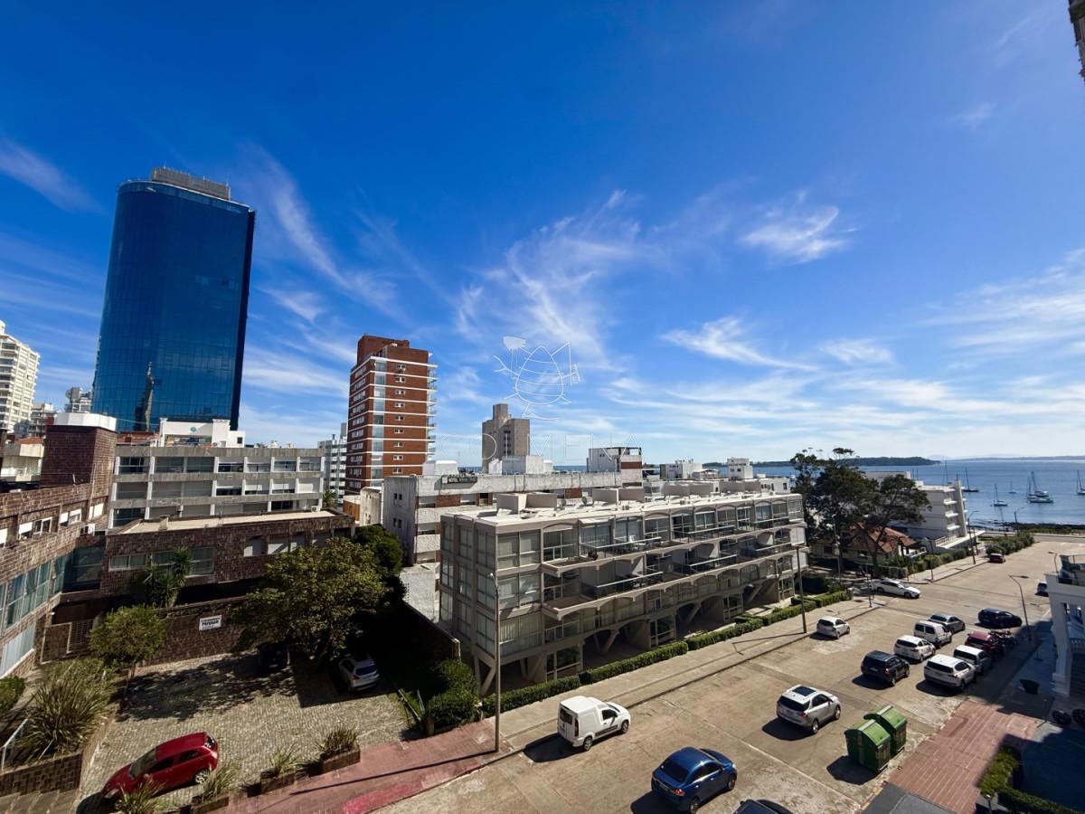 Península, reciclado a metros del Puerto