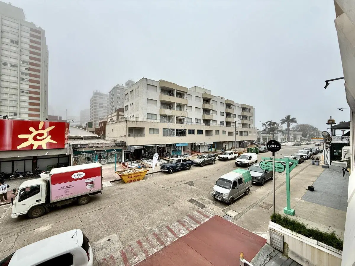 Apartamento a la venta en la Peninsulta - Punta del Este. ! dormitorio y medio. Garaje 5