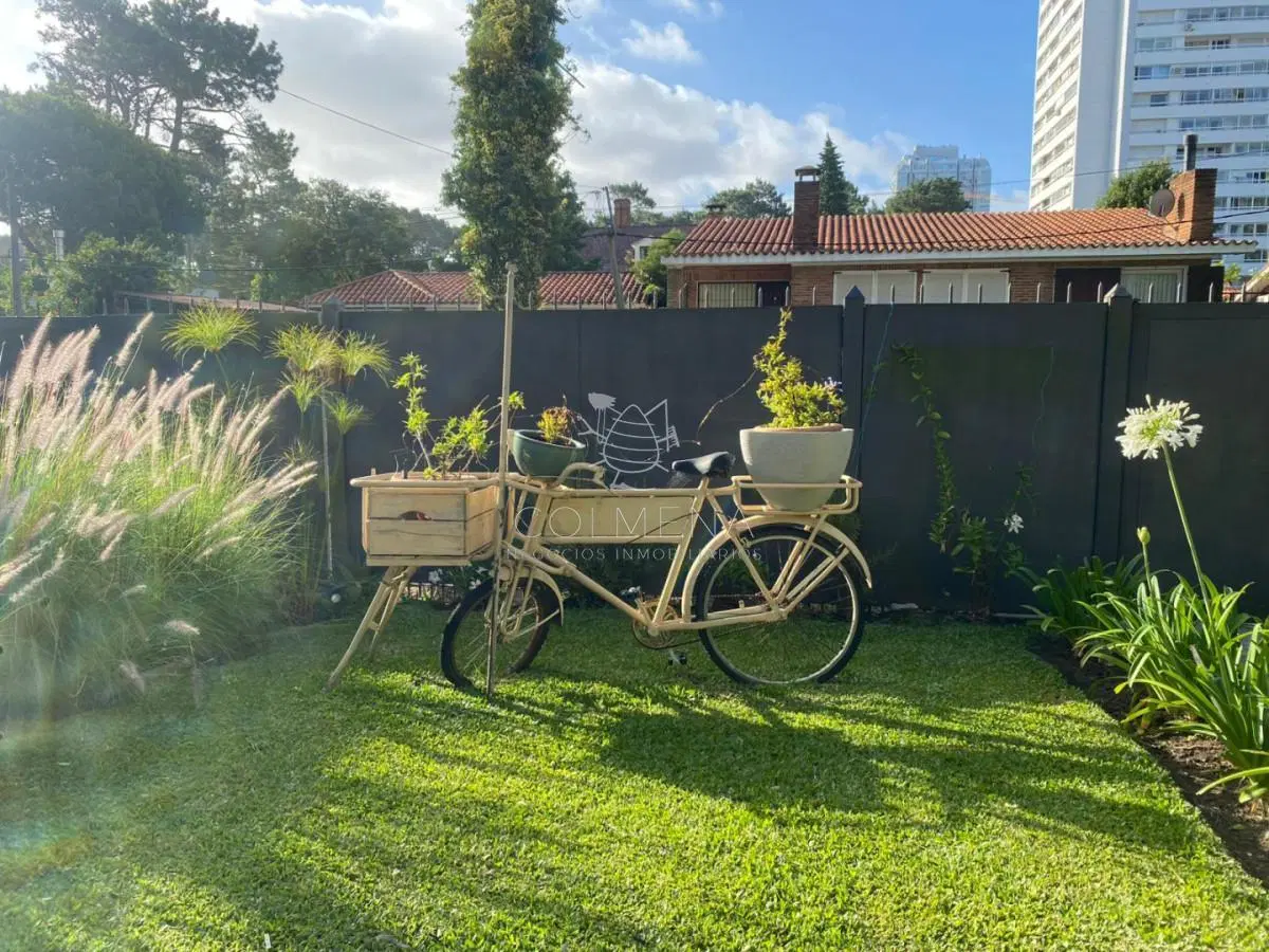 Hermosa casa en  Playa Mansa -  Punta del Este 2
