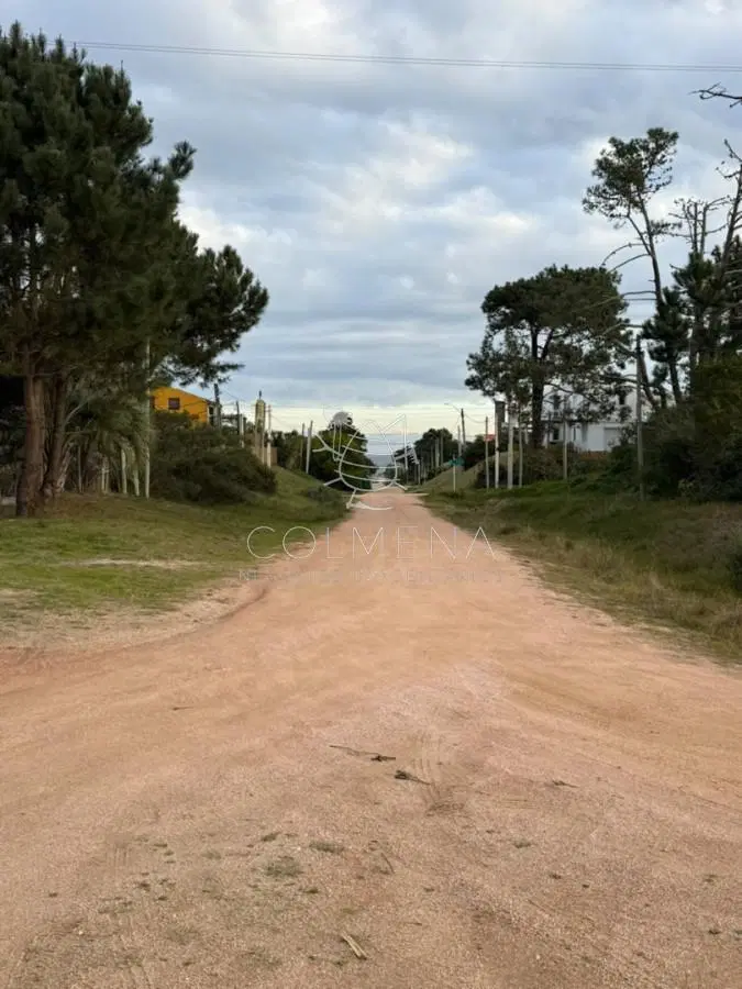 Terreno 404 m2 en Manantiales: Potencial y Ubicación Privilegiada 1
