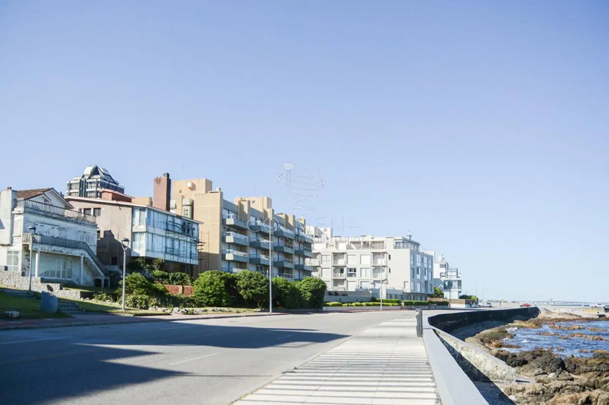 Espectacular lote frente al mar, ideal inversores 3
