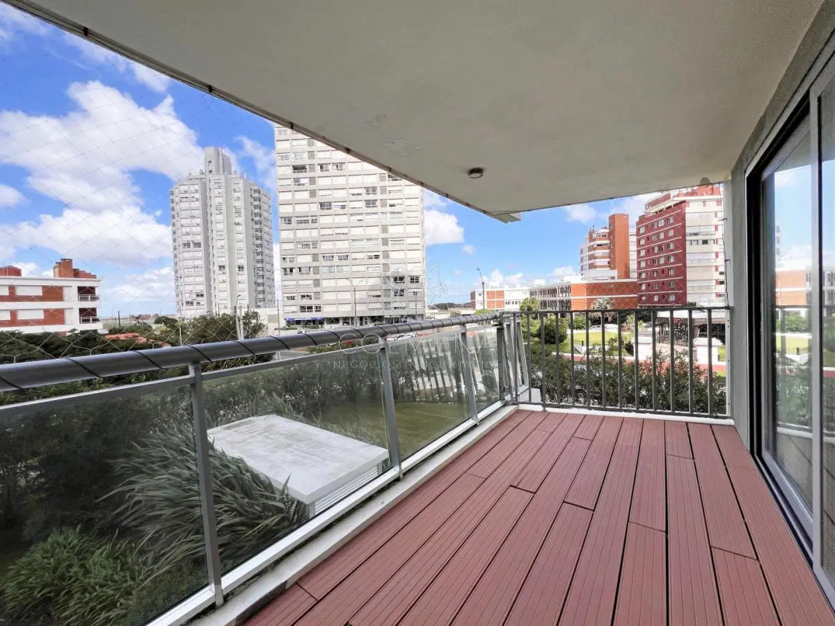 Apartamento en venta y alquiler anual 2 dormitorios Torre Onix 8