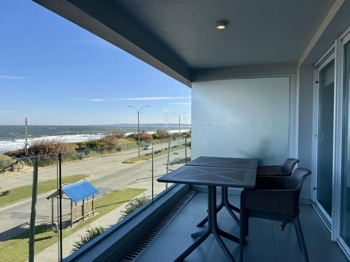 Apartamento en Venta en Edificio HORIZONTE Primera línea sobre Playa Mansa, Parada 20 4
