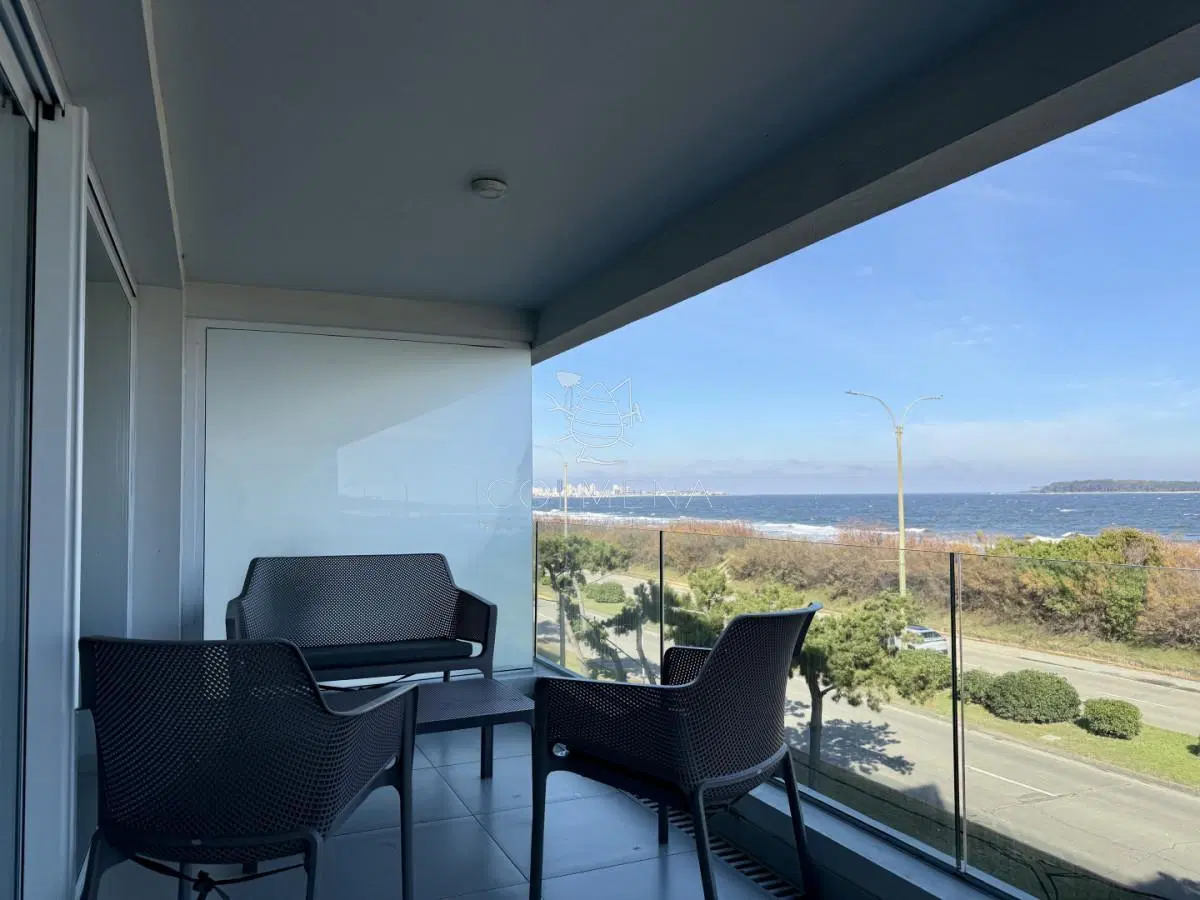 Apartamento en Venta en Edificio HORIZONTE Primera línea sobre Playa Mansa, Parada 20 3