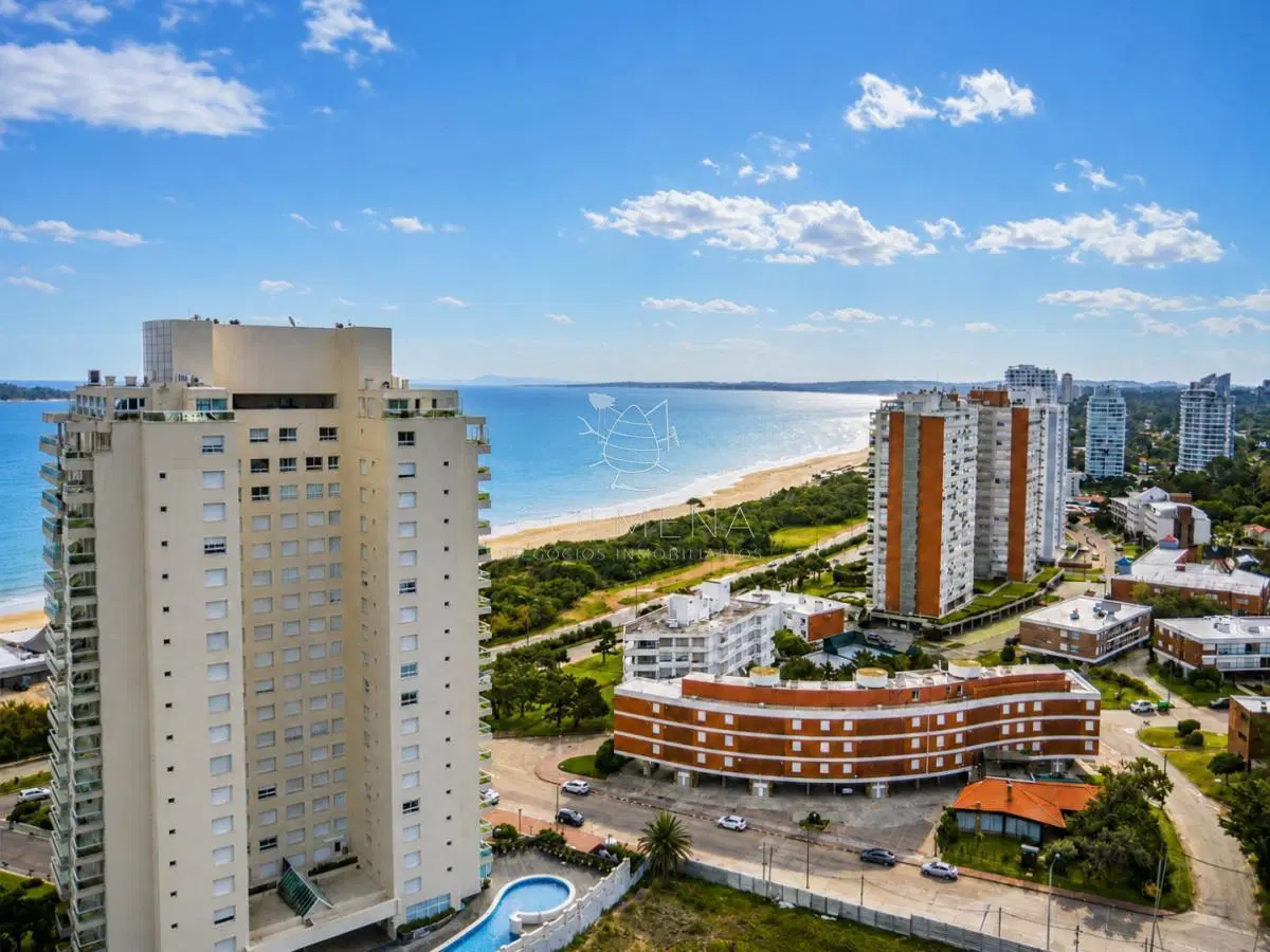 Departamento de 3 dormitorios en venta a pasos del mar. Gala Tower 1