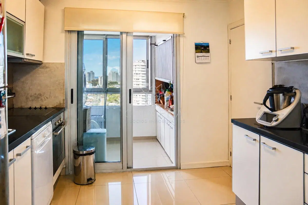 Departamento de 3 dormitorios en venta a pasos del mar. Gala Tower 5