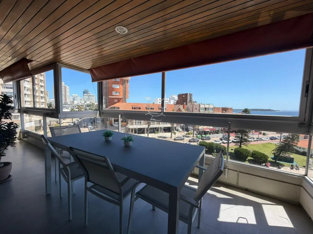 Apartamento en Venta de 3 dormitorio en Punta del este . Playa mansa , Parada 1 5