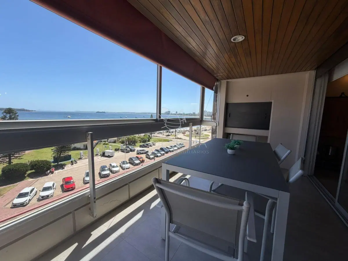 Apartamento en Venta de 3 dormitorio en Punta del este . Playa mansa , Parada 1 8