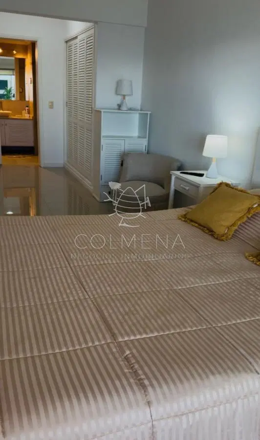 apartamento en venta frente al mar, parada 19 playa mansa 8
