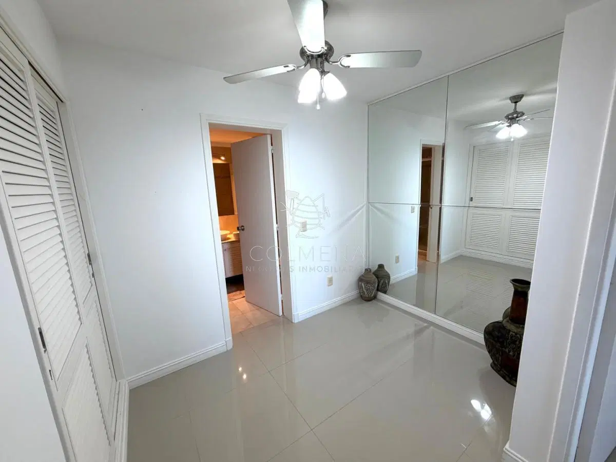 apartamento en venta frente al mar, parada 19 playa mansa 5