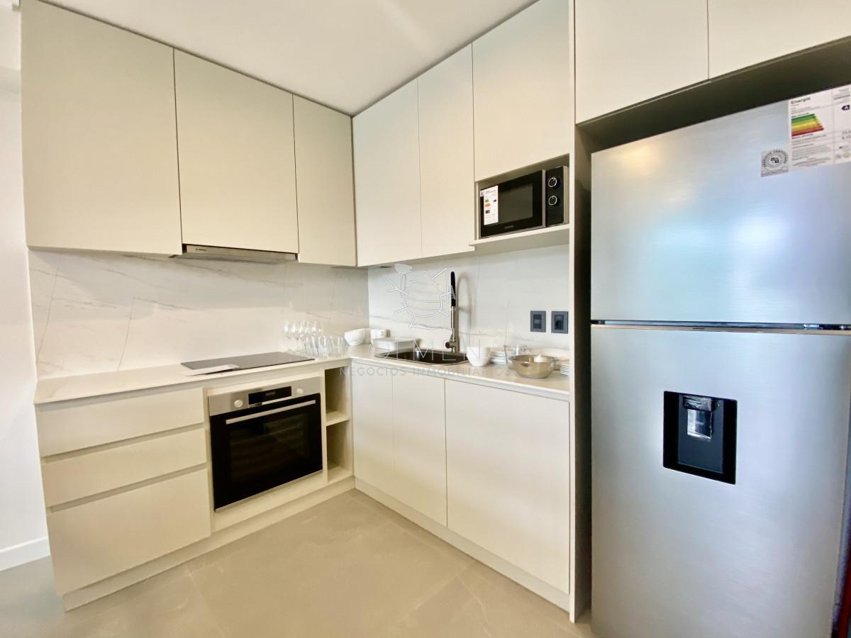 Foto de Alquiler Apartamento 2 dormitorios frente al mar en playa mansa, imagen 2