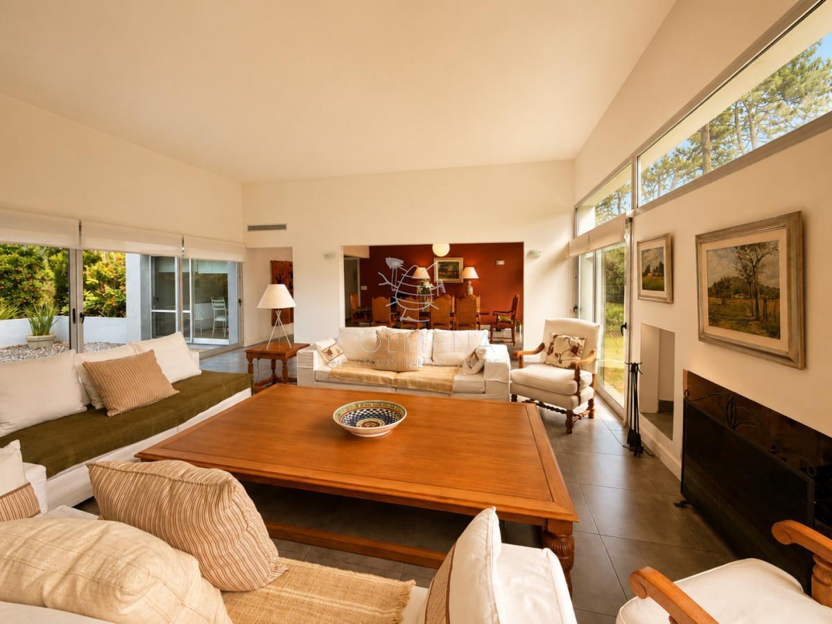 Foto de Casa en Venta en La Arbolada - Punta del Este, imagen 2