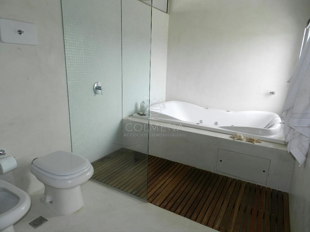 Foto de Excelente casa moderna en Tio tom, pegada al mar, imagen 4