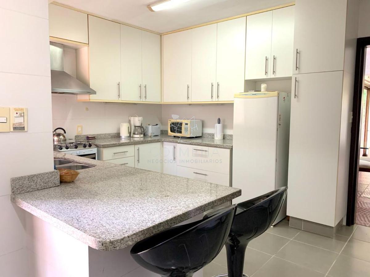 Foto de Casa con piscina - en Barrio Lugano, imagen 5