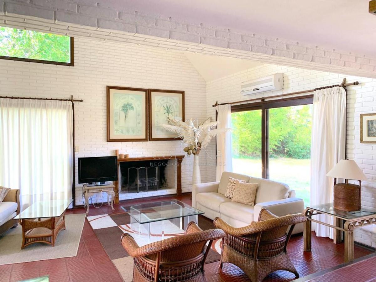 Foto de Casa con piscina - en Barrio Lugano, imagen 3