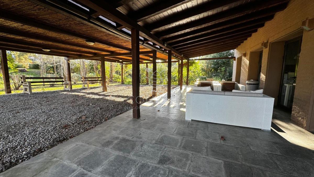 Foto de En venta derechos a sobre elevar, terreno en Pinares, Punta del Este, imagen 1