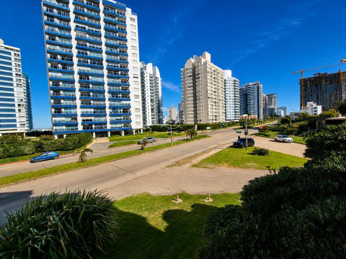Foto de Venta Apartamento 2 Dormitorios a pasos del mar Aidy Grill Punta del, imagen 3