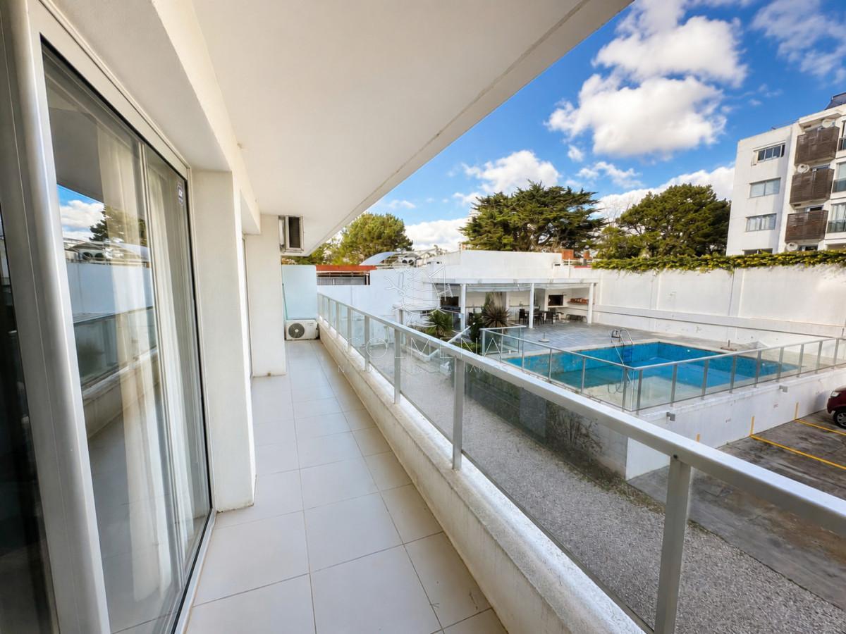 Foto de Moderno apartamento en Aidy Grill, Punta del Este, imagen 1