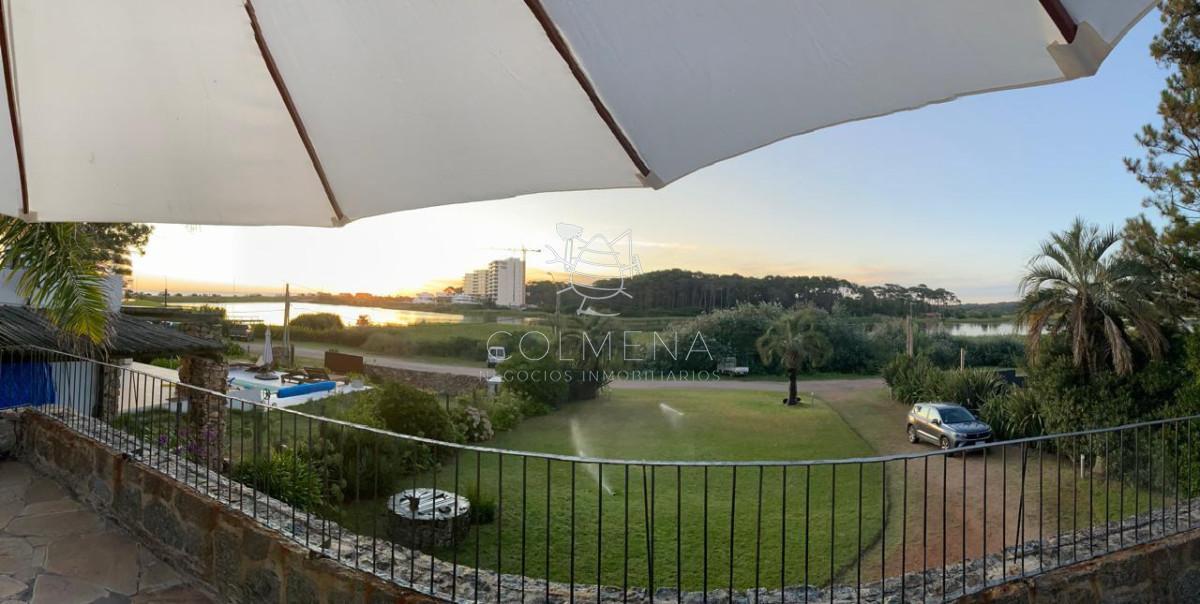 Foto de Expléndida casa en venta frente a la laguna, imagen 1