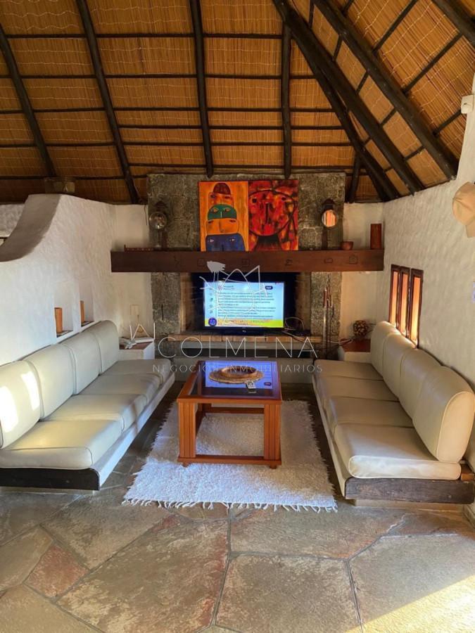 Foto de Expléndida casa en venta frente a la laguna, imagen 2