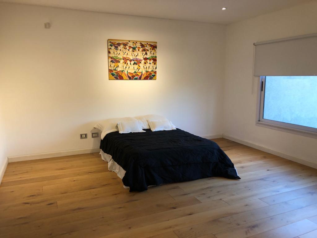 Hermoso Chalet 5 Ambientes en Venta en Merlo 1