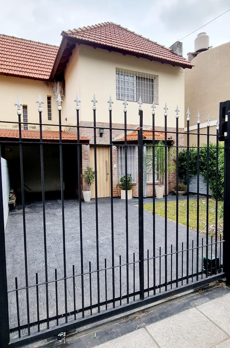 Triplex con Patio y Pileta en Venta en Ituzaingo 4