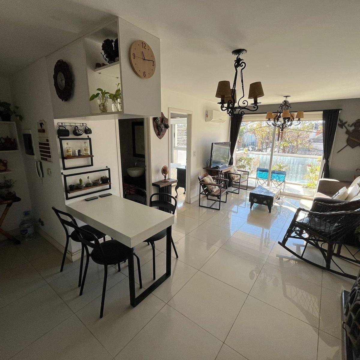 Departamento dos ambientes en venta en Ituzaingo. Balcón y cochera