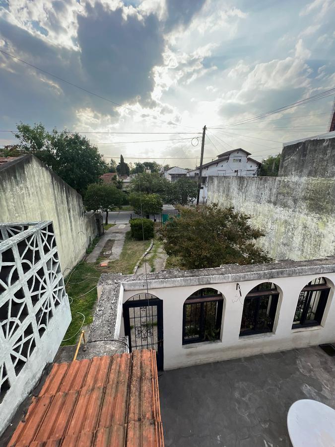 Casa en venta en Castelar para refaccionar - OPORTUNIDAD