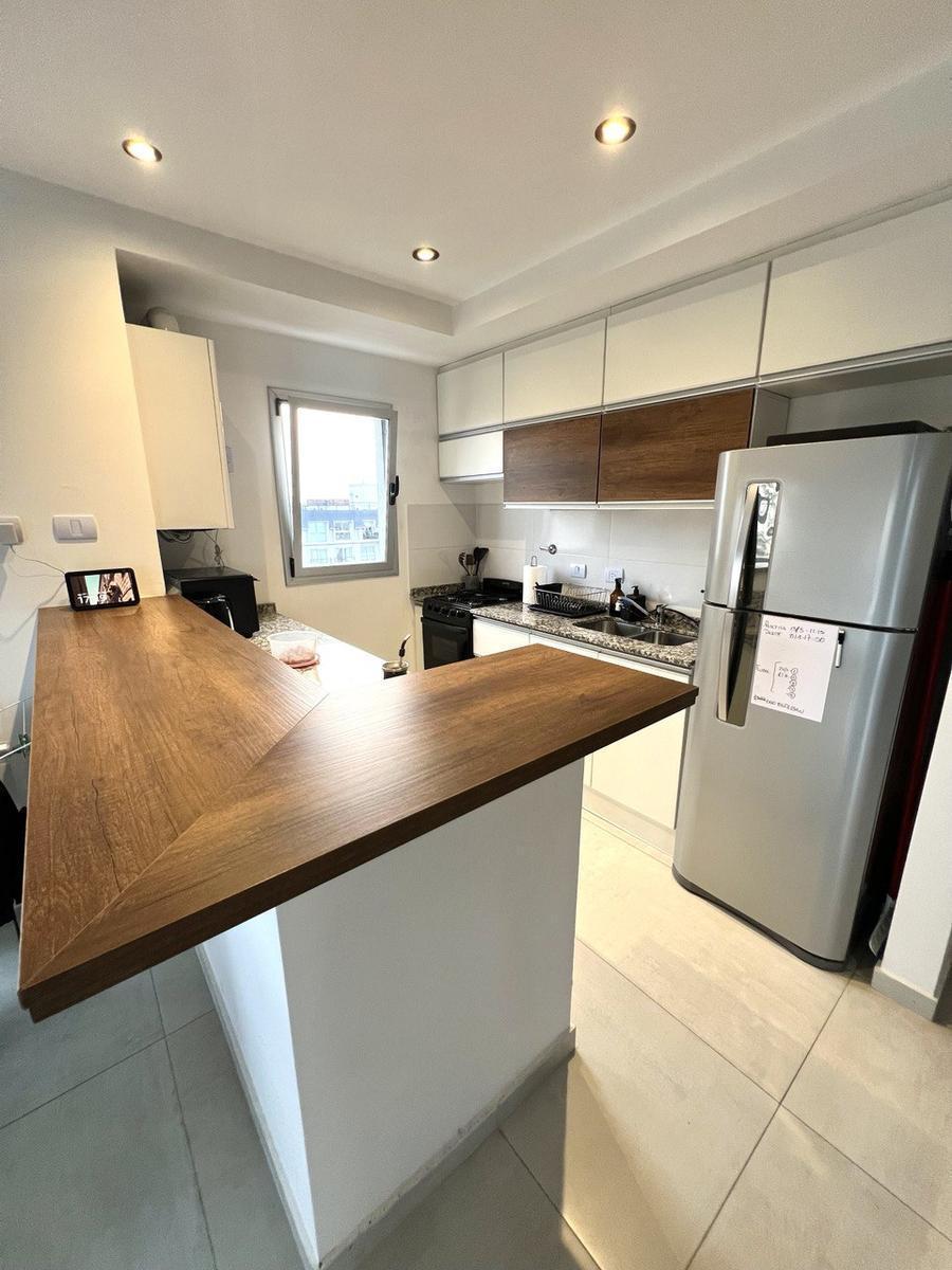 Departamento dos ambientes con balcon y terraza en venta