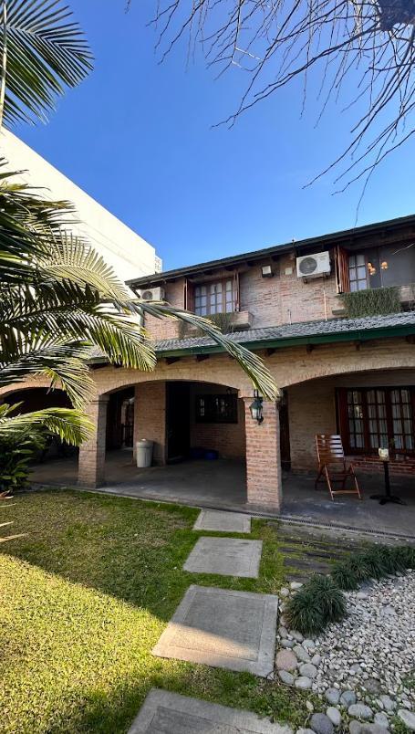 Casa en Venta con Parque y Piscina en Ituzaingó Norte 5