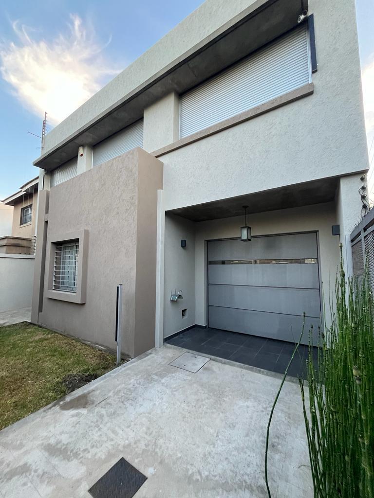 Casa 5 ambientes en venta en Castelar Norte