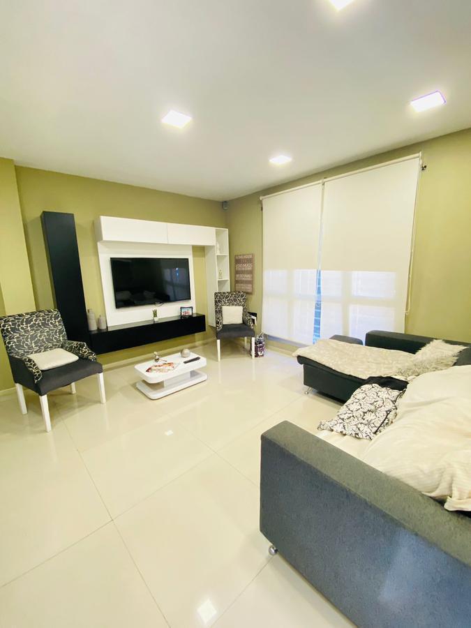 Casa a La Venta en Ituzaingó Norte 5