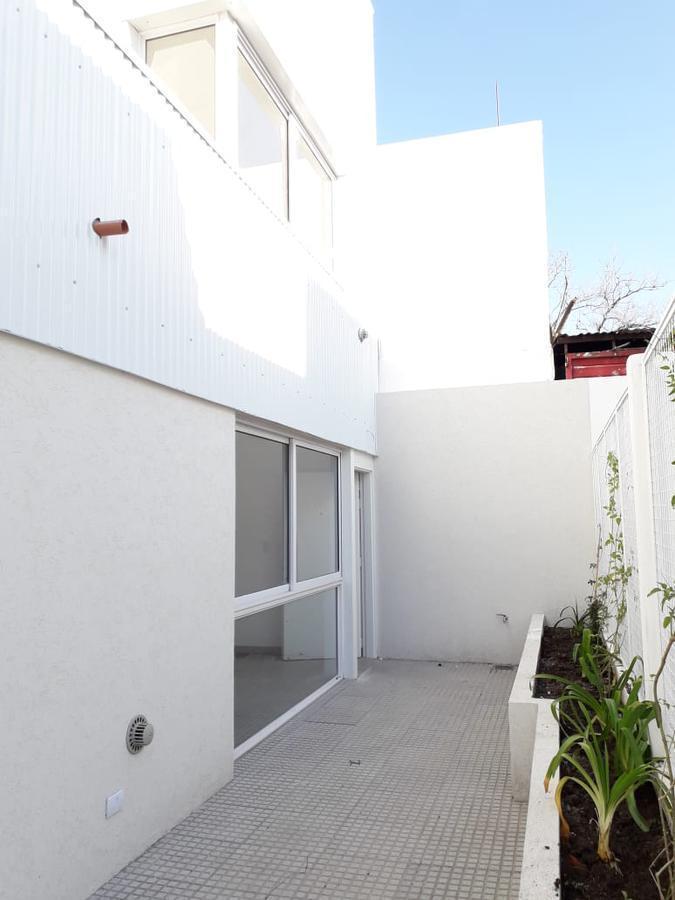 Ph 4 ambientes con fondo en venta en Ituzaingo norte